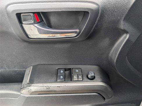 Used 2021 Toyota Tacoma TRD Sport w/ Technology Package AWD/4WD image 18