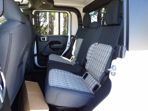 New 2026 Jeep Gladiator Sport AWD/4WD image 8