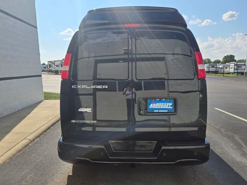 Used 2022 Chevrolet Express 2500 Extended w/ Enhanced Convenience Package image 4