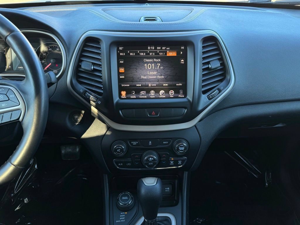 Used 2014 Jeep Cherokee Latitude w/ Comfort/Convenience Group AWD/4WD image 2