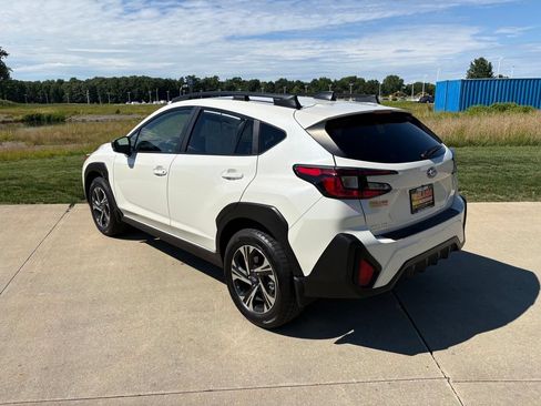 Used 2024 Subaru Crosstrek 2.0i Premium w/ Crosstrek Mirror Package AWD/4WD image 7