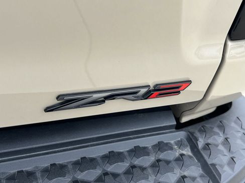 Used 2024 Chevrolet Colorado ZR2 w/ Technology Package AWD/4WD image 5