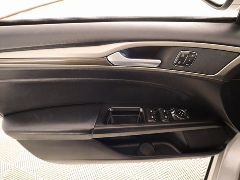 Used 2019 Ford Fusion SEL image 16