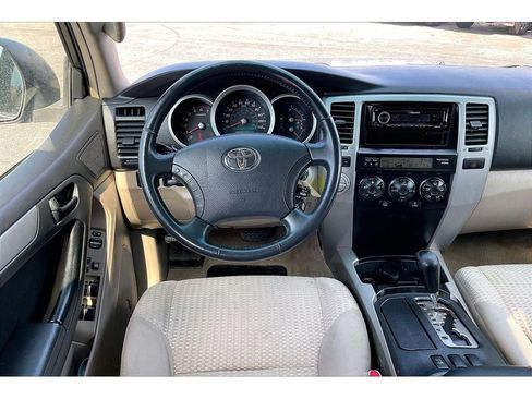 Used 2006 Toyota 4Runner SR5 AWD/4WD image 5