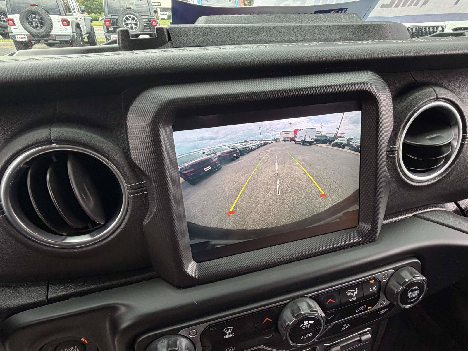 Used 2021 Jeep Wrangler Unlimited Sahara AWD/4WD image 12