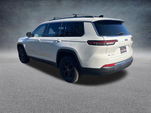 Used 2022 Jeep Grand Cherokee L Limited image 3