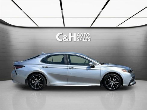 Used 2024 Toyota Camry SE w/ Cold Weather Package FWD image 7