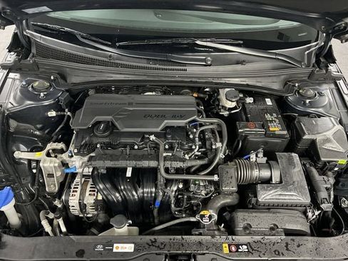Used 2025 Hyundai Elantra Limited image 30