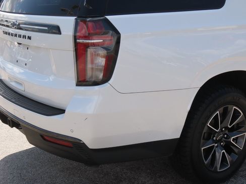 Used 2021 Chevrolet Suburban Z71 AWD/4WD image 12