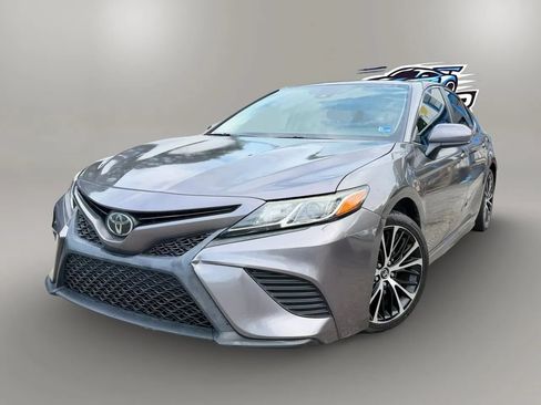 Used 2019 Toyota Camry SE FWD image 1