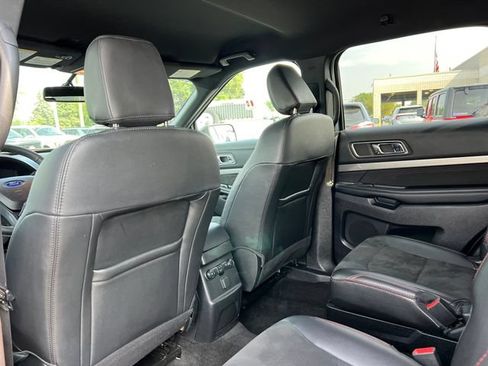 Used 2018 Ford Explorer XLT w/ Equipment Group 202A AWD/4WD image 35