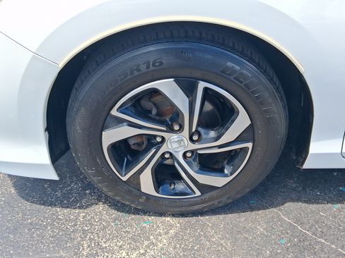 Used 2017 Honda Accord LX image 8