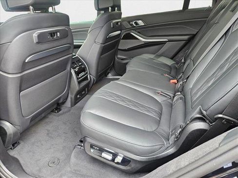 New 2026 BMW X7 M60i image 15
