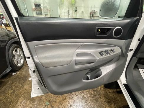 Used 2011 Toyota Tacoma 4x4 Double Cab w/ TRD Sport Pkg image 23