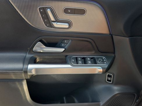 Used 2022 Mercedes-Benz GLB 250 image 17