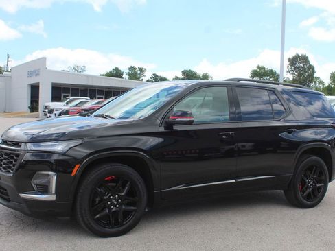 Used 2023 Chevrolet Traverse Premier w/ Redline Edition FWD image 3