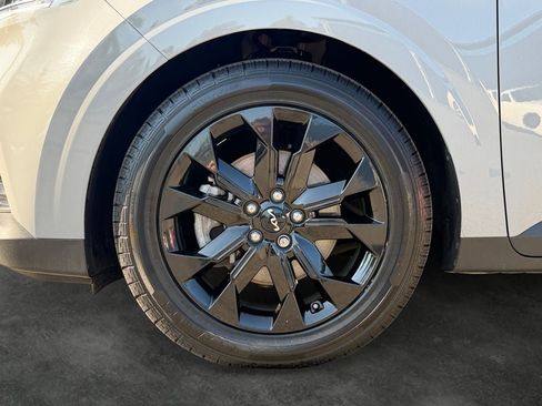 Used 2024 Kia Carnival SX Prestige FWD image 4