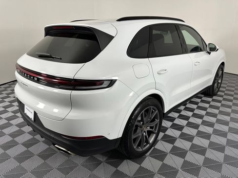 Certified 2025 Porsche Cayenne AWD/4WD image 10