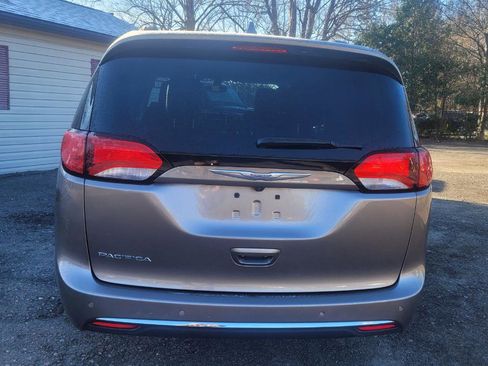 Used 2017 Chrysler Pacifica Touring-L w/ Tire & Wheel Group image 7