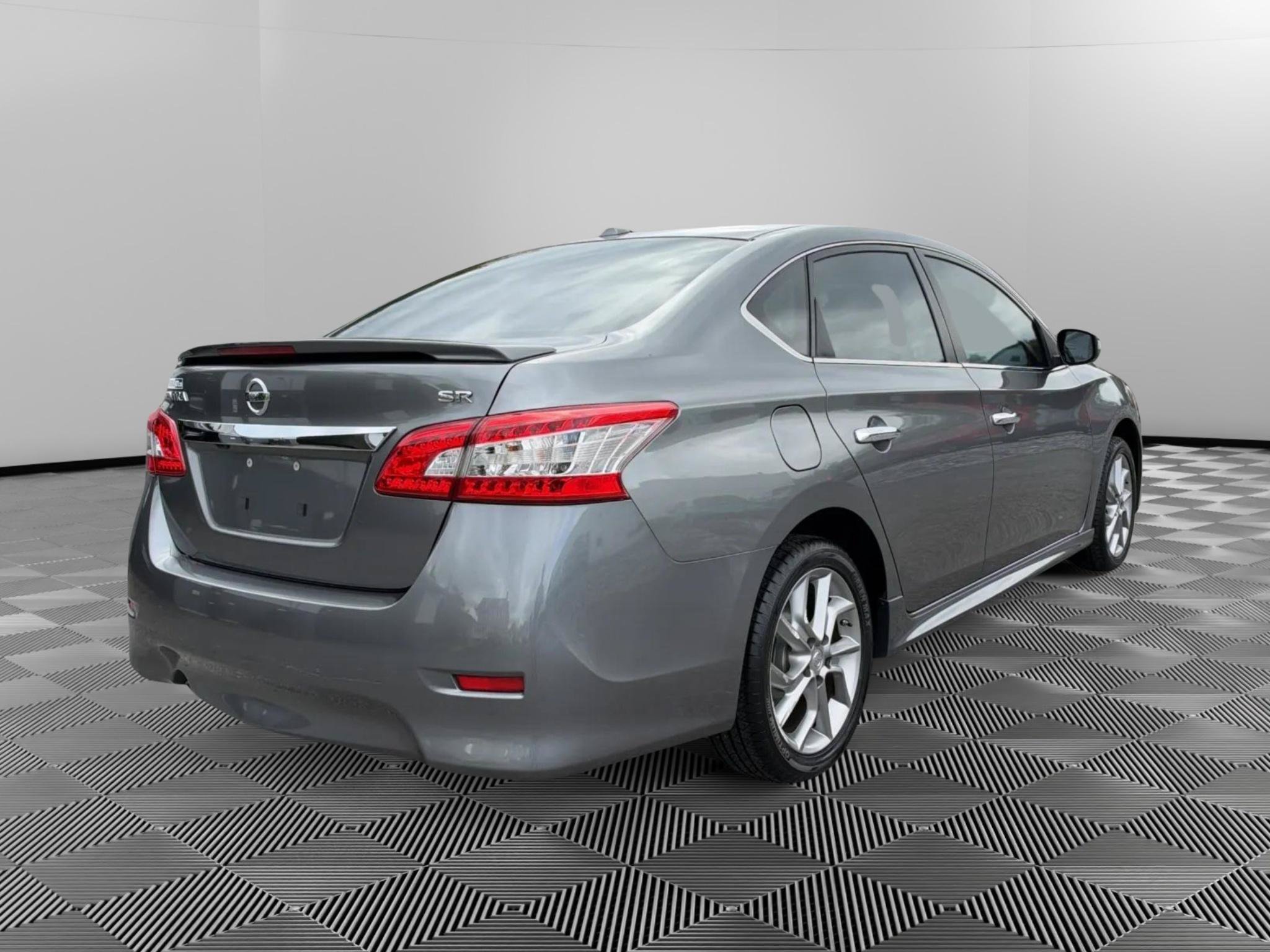 Used 2015 Nissan Sentra SR w/ Navigation Package FWD image 4