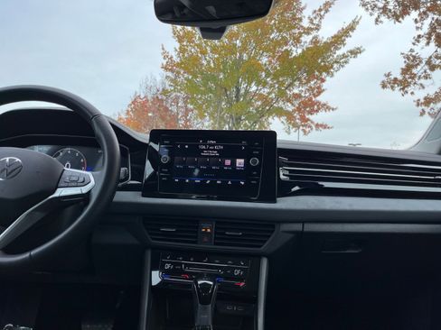 Used 2025 Volkswagen Jetta SE image 21