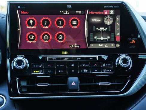 Used 2020 Toyota Highlander Platinum image 22