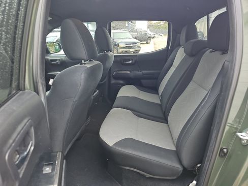 Used 2022 Toyota Tacoma TRD Off-Road image 18