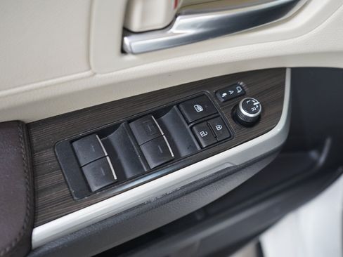 Used 2023 Toyota Sienna Platinum AWD/4WD image 23