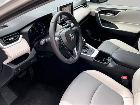 Certified 2023 Toyota RAV4 XLE Premium AWD/4WD image 18