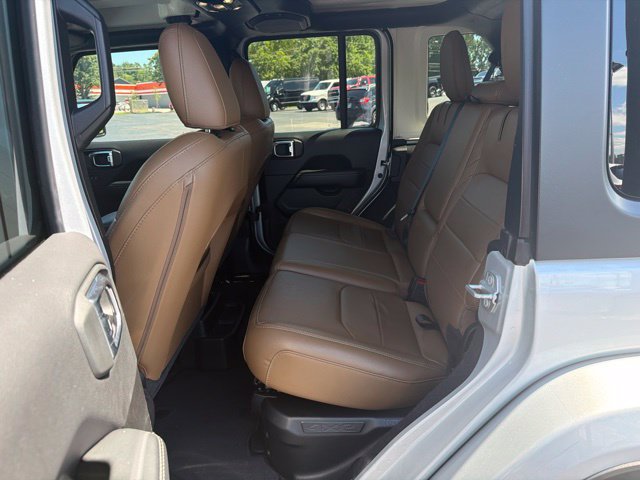 Used 2023 Jeep Wrangler Unlimited Sahara w/ Cold Weather Group AWD/4WD image 9