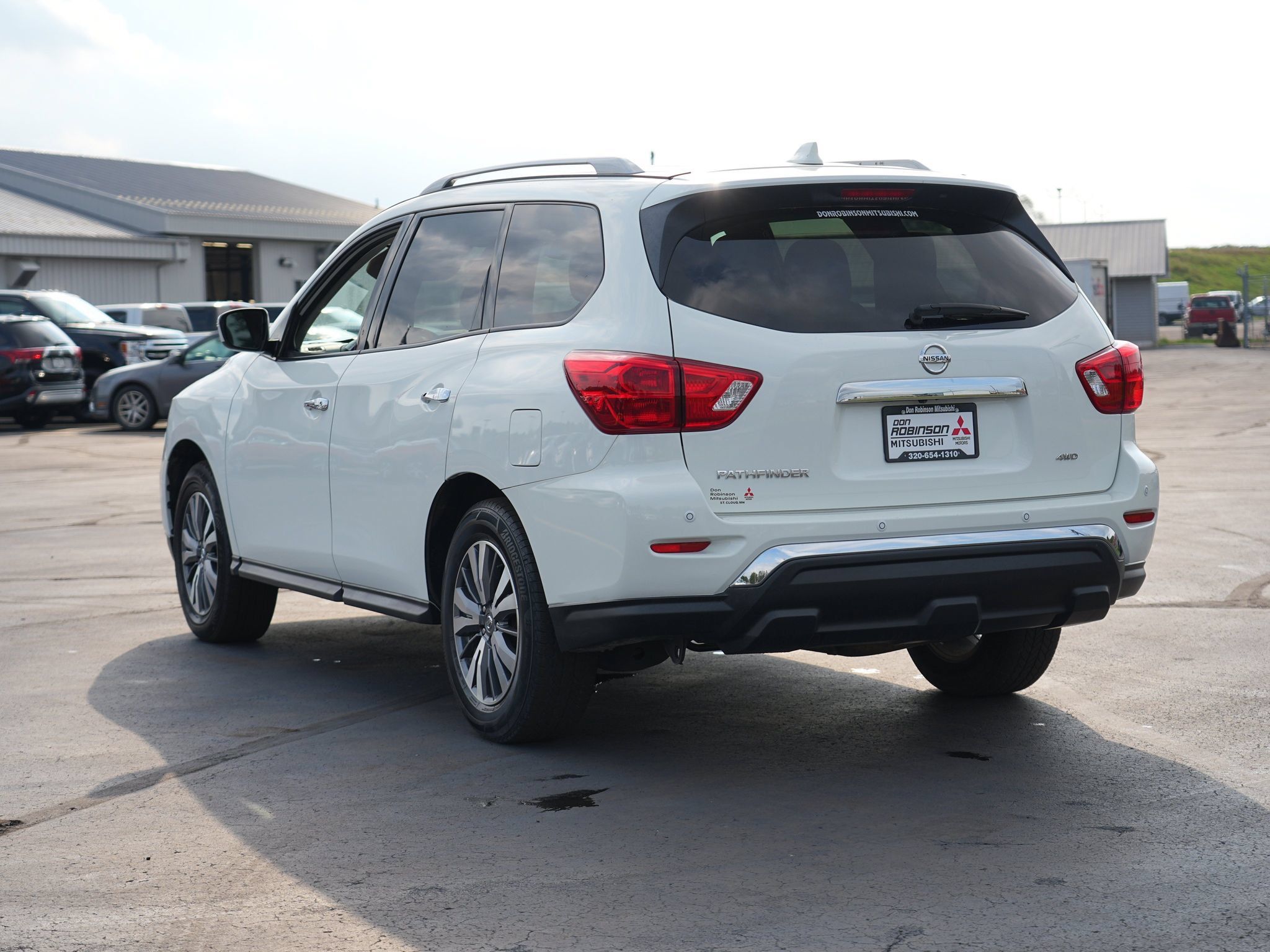 Used 2020 Nissan Pathfinder S AWD/4WD image 6