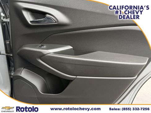 Used 2025 Chevrolet Trax LT FWD image 11