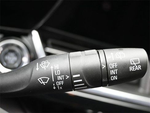 Certified 2025 Chevrolet Trax RS w/ Sunroof Package image 23