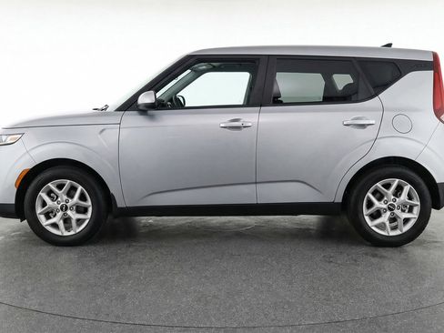 Used 2025 Kia Soul LX w/ LX Technology Package image 3