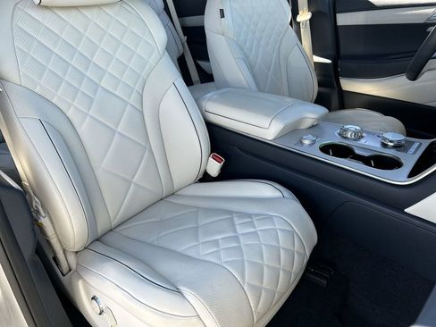 Used 2025 Genesis GV80 3.5T Prestige image 29