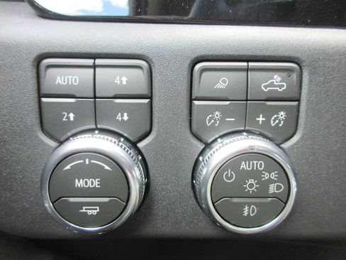 New 2026 GMC Sierra 1500 SLT w/ SLT Premium Package AWD/4WD image 16