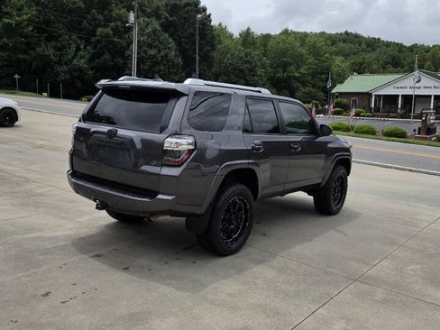 Used 2016 Toyota 4Runner SR5 RWD image 4