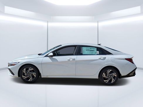 New 2026 Hyundai Elantra Limited FWD image 6