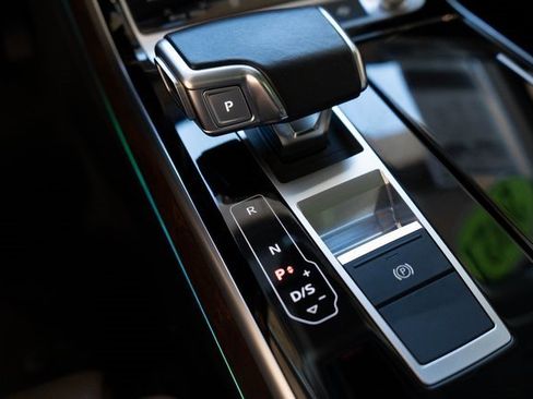 Used 2021 Audi A8 L 4.0T image 35