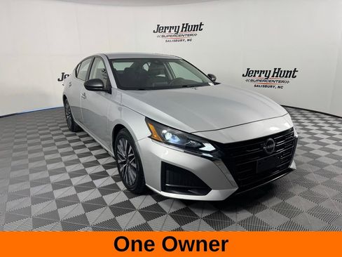 Used 2024 Nissan Altima 2.5 SV image 4