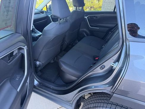 Used 2022 Toyota RAV4 LE AWD/4WD image 10