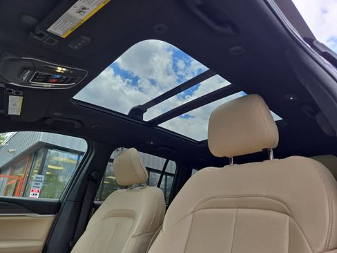 Used 2023 Jeep Grand Cherokee 4WD 4xe w/ Luxury Tech Group II image 33