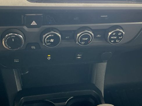 Used 2016 Toyota Tacoma TRD Off-Road w/ Towing Package AWD/4WD image 19