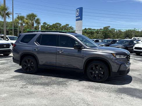 Certified 2025 Honda Pilot Black Edition image 5