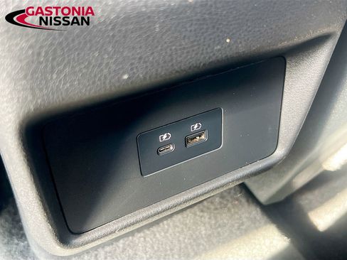 Used 2023 Nissan Rogue SV image 32