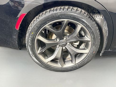 Used 2022 Chrysler 300 Touring w/ Sport Appearance Package RWD image 33