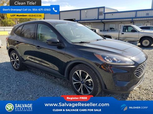 Used 2022 Ford Escape SE w/ SE Sport Appearance Package image 5