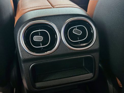 Used 2024 Mercedes-Benz C 300 Sedan image 28
