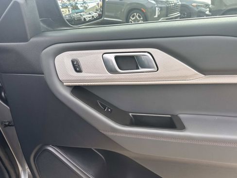 Used 2025 Ford Explorer Active image 14