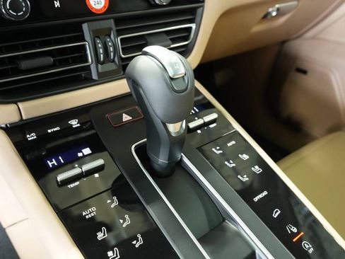 New 2026 Porsche Macan image 24